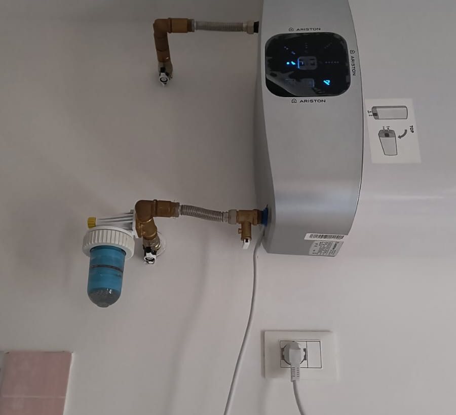 Scaldabagno elettrico da 80 litri con valvola di sicurezza sull’ingresso e dosatore di polifosfati, senza vaso di espansione